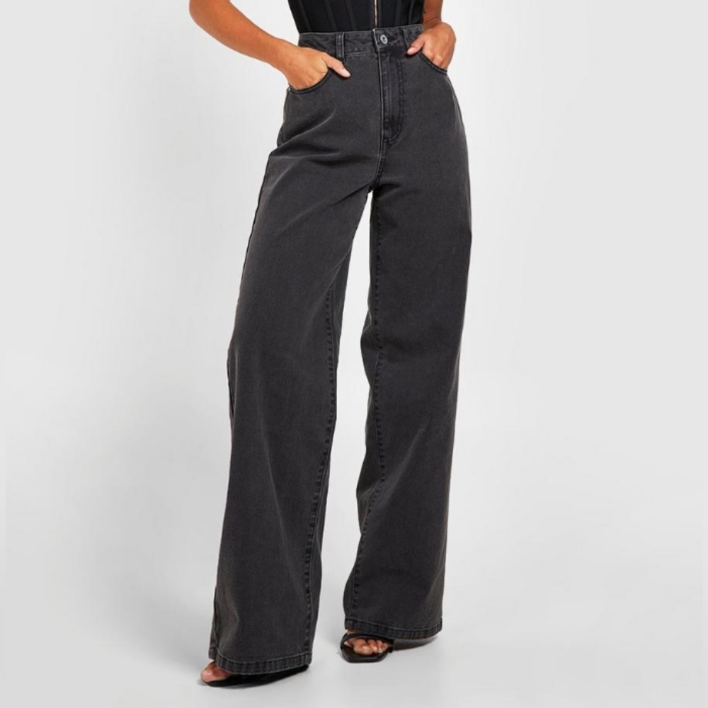 H&M ripped high waist wide leg jeans. Size US 0.